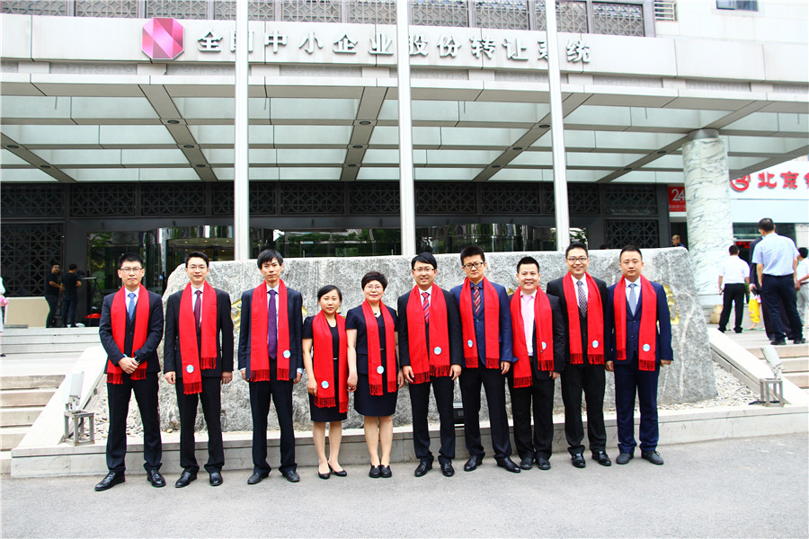 哈爾濱奧松機器人科技股份有限公司(證券簡稱:奧機器人,證券代碼:836965),作為中國最早一批致力于教育化機器人和智能電子開源硬件研發,普及和推廣的高新技術企業,于2016年6月3日在北京市西城區金融大街金陽大廈舉行了隆重的新三板掛牌儀式,標志著中國機器人創客教育行業第一股,今天正式通過全國中小企業股份轉讓系統中心的平臺,走進了社會各界及廣大投資人的視野。